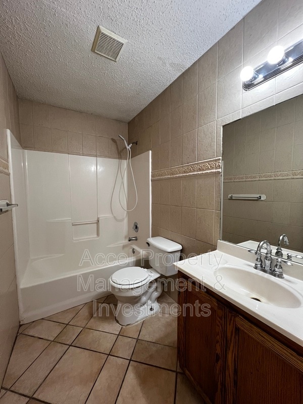 Building Photo - 3808 Bluebird Ave