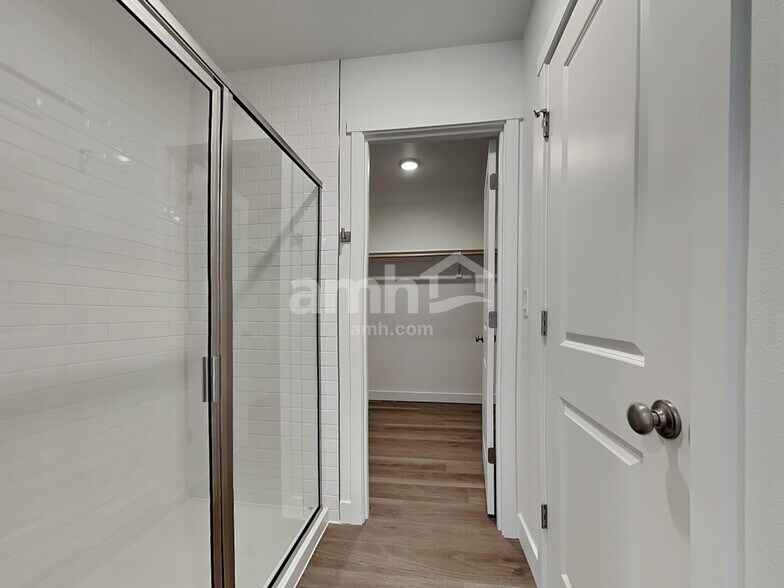 Building Photo - 7820 Selah St SW