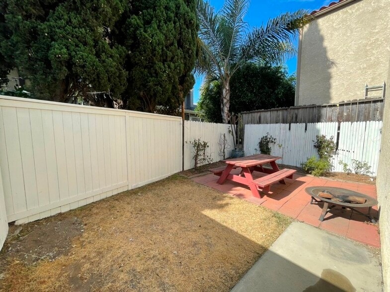 Building Photo - 840 3rd St