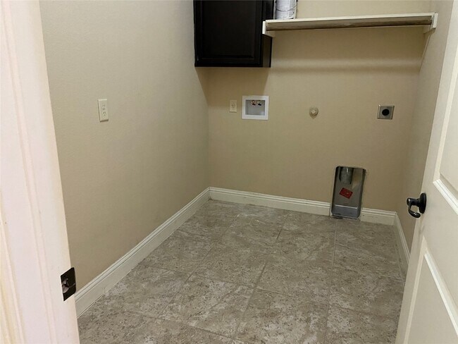 Building Photo - 686 Pendle Forest Dr