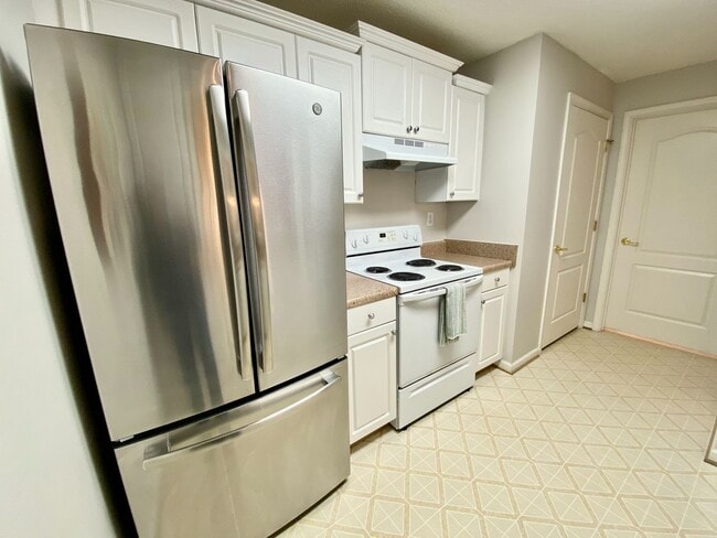 Building Photo - Super-Cute Condo!  First Floor - 1-Story - Fenced Patio - Storage - Pet Friendly!