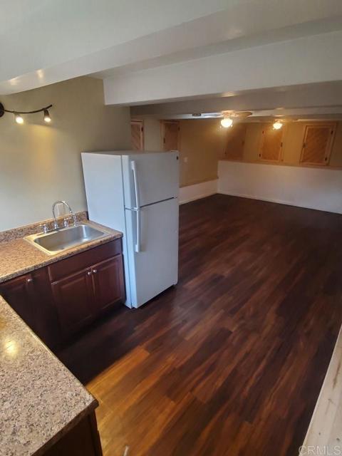 Building Photo - 421 Hillway Dr
