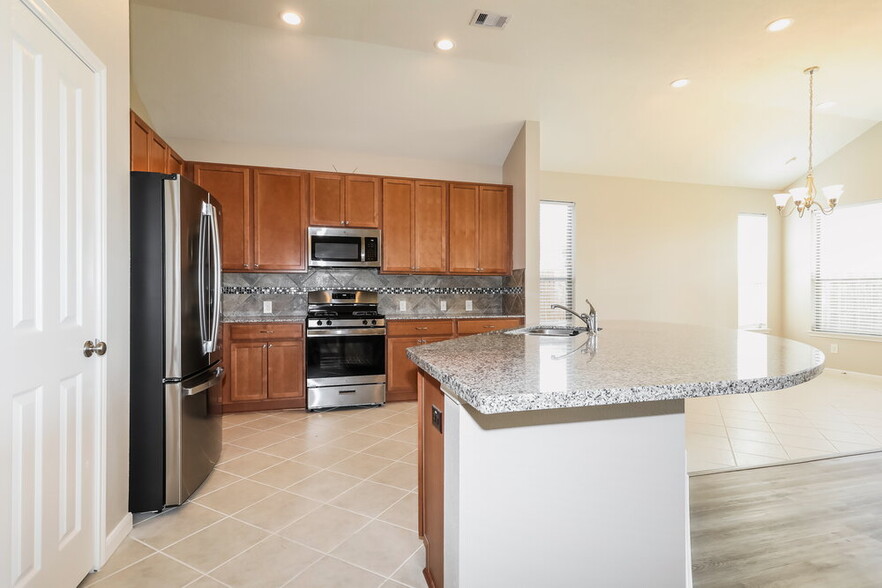 Building Photo - 16438 Williamstown Dr
