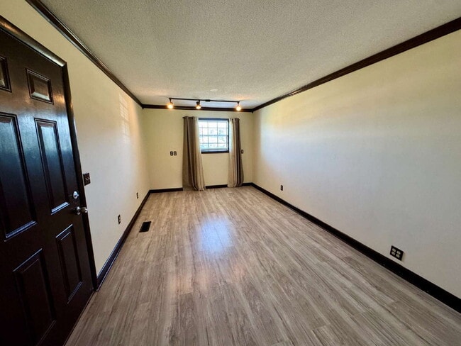 Building Photo - 163 Vining Dr