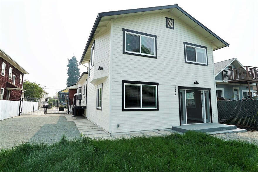 Building Photo - 1633 62nd St