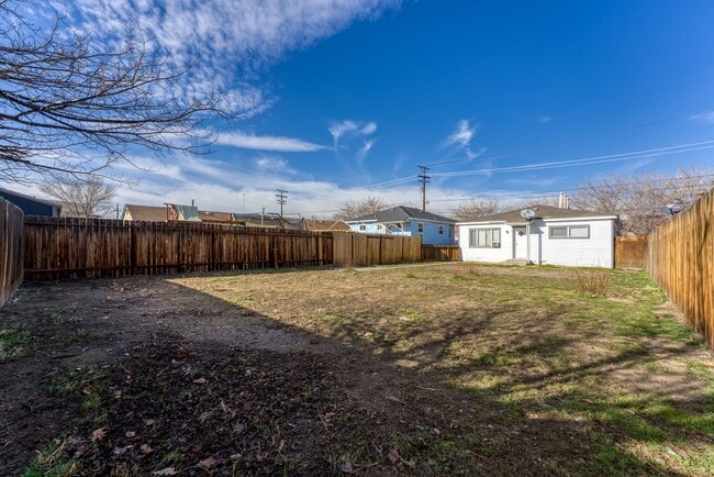 Building Photo - Sparks Duplex