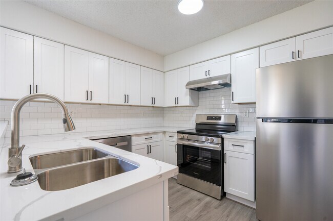 Building Photo - 6324 Shadow Tree Dr