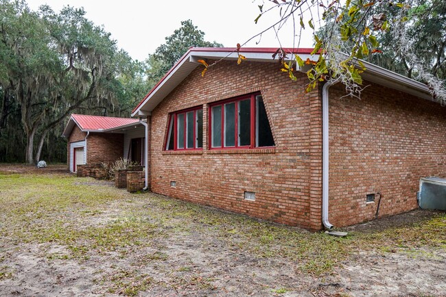 Building Photo - Tucked Away Three Bedroom Home