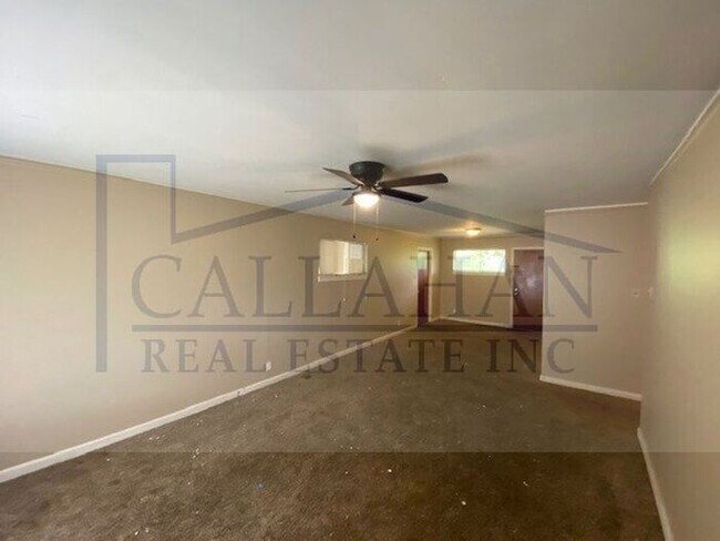 Building Photo - Close to UALR 3 bed 2 bath