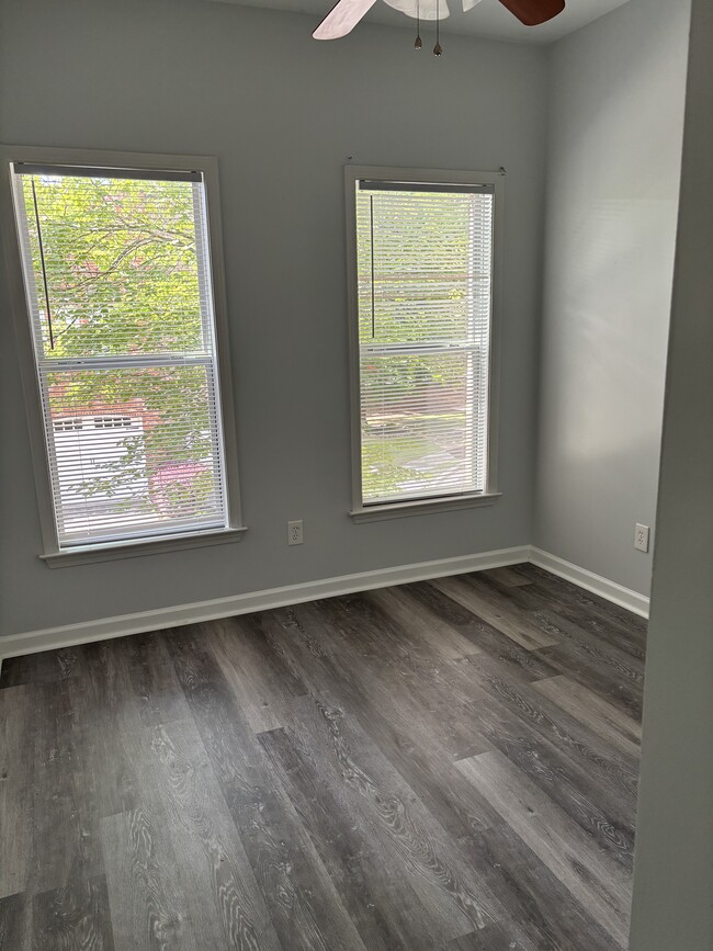 Building Photo - 121 Riverwatch Ct