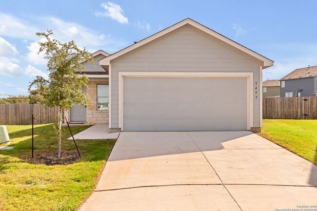 Building Photo - 5499 Daphne Path