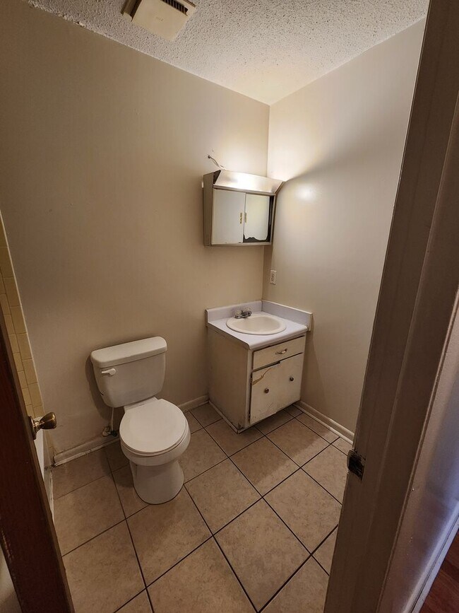 Building Photo - 917 Charles C. Frasier Blvd