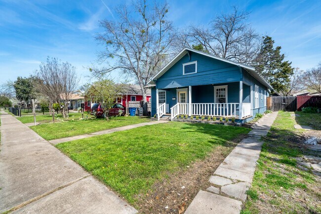 Building Photo - 612 Martinique Ave