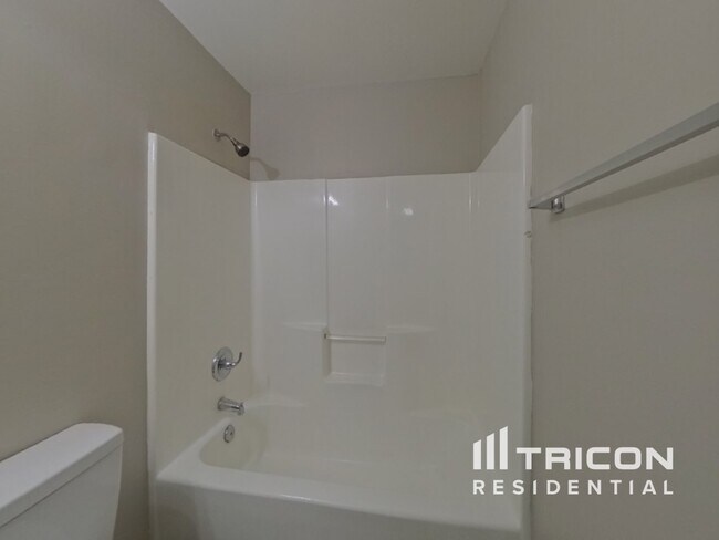 Building Photo - 1711 Southwind Dr