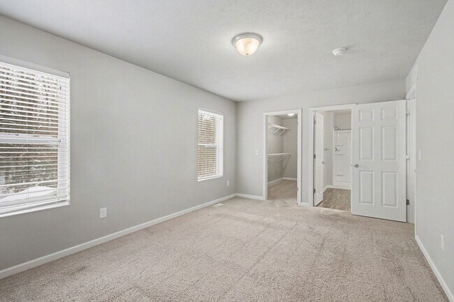 Building Photo - Outstanding Neighborhood in Saugatuck for Long Term Lease!