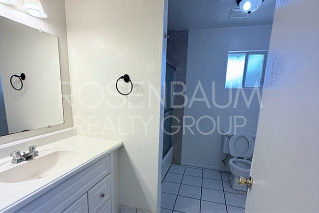 Building Photo - 1326 N Miller Rd