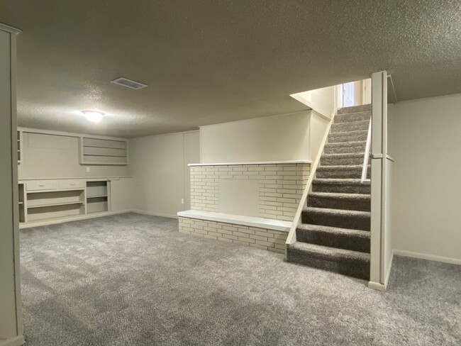 Building Photo - Remodeled 4 Bedroom 3 bath Home