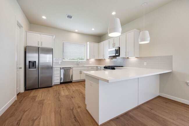 Building Photo - 6317 Brighton Oaks Ln