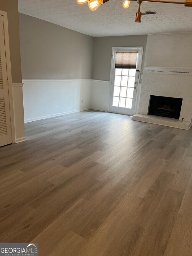 Building Photo - 591 Wedgewood Dr