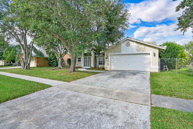 Building Photo - 10567 Paso Fino Dr