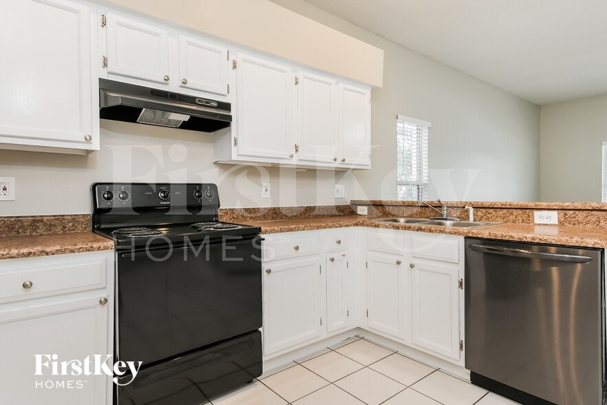 Building Photo - 495 Lancer Oak Dr