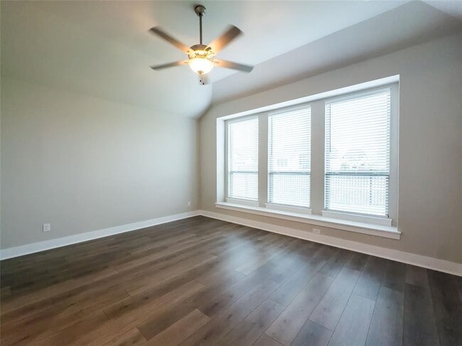 Building Photo - 337 Alicante Ln