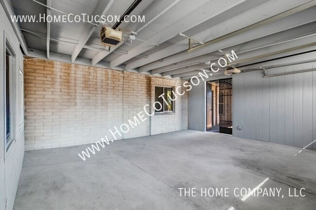 Building Photo - 7461 E Victoria Dr