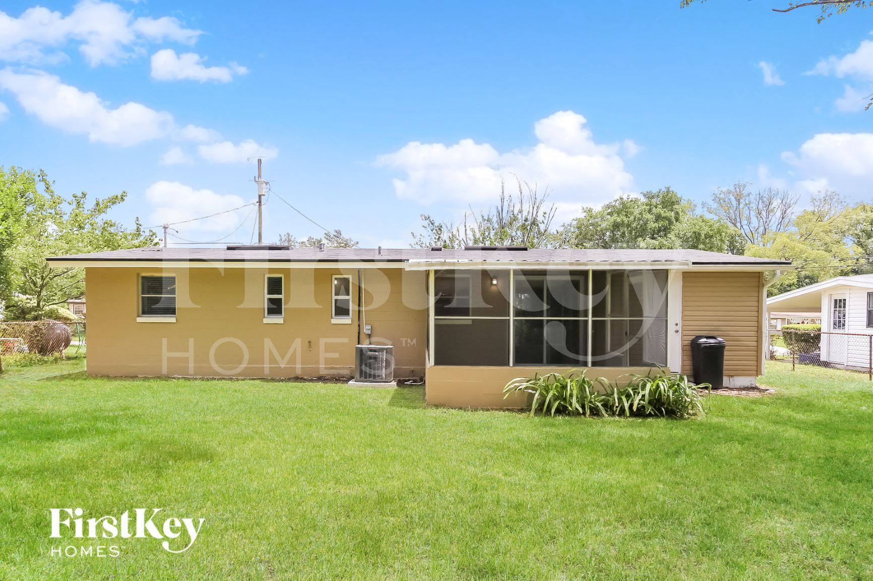 Building Photo - 447 W Clermont Dr