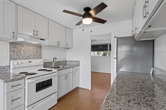 Building Photo - Charming Pualei Circle 1BR Condo with Parking, Pool & Utilities Included