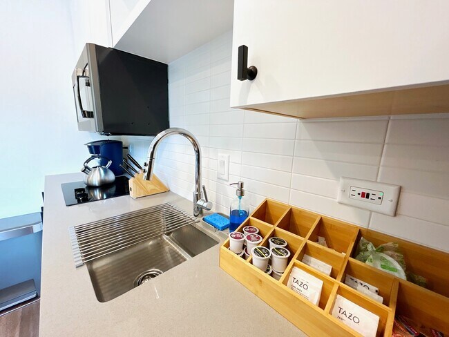 Building Photo - 49 Navasota St