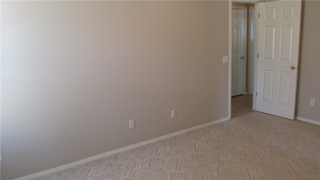 Building Photo - 1902 SW Spruce Rd