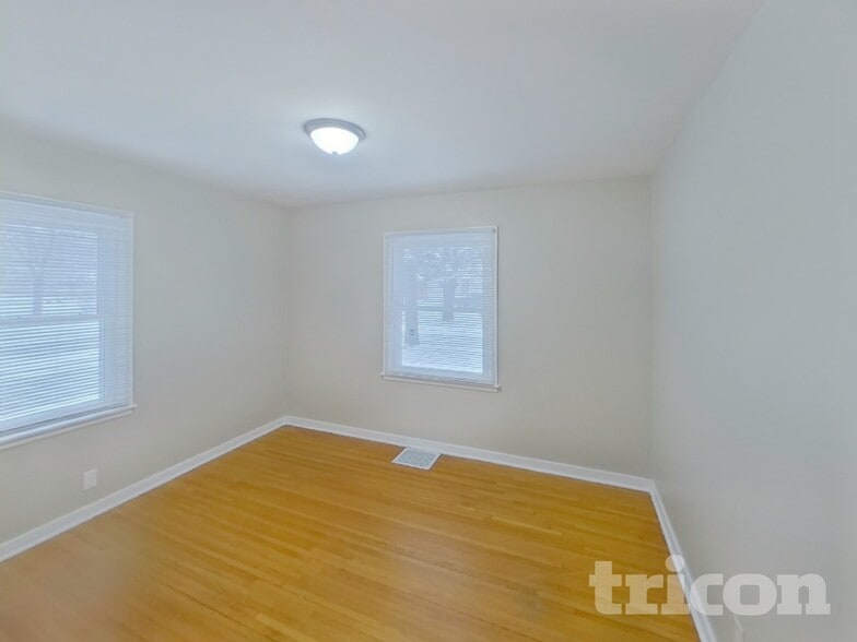 Building Photo - 2605 Eastman Dr