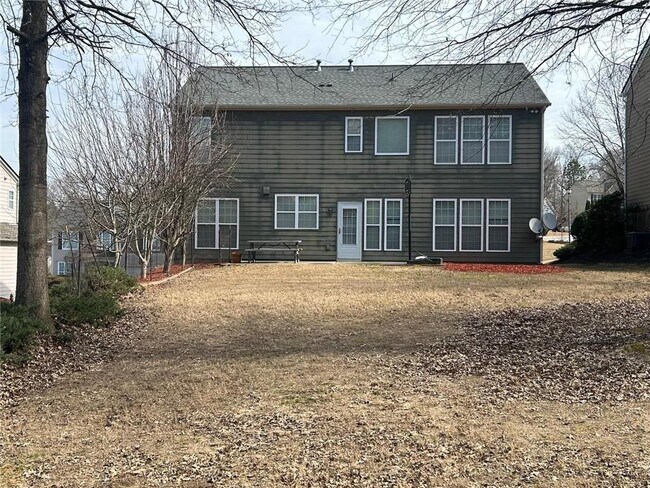 Building Photo - 815 Earlham Dr