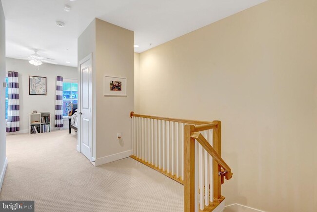 Building Photo - 711 McKenzie Ave