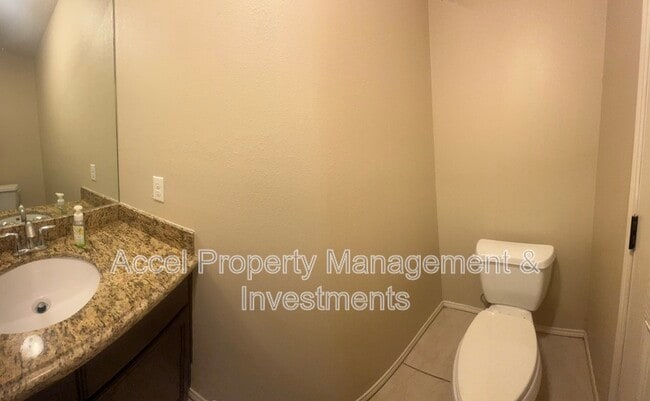 Building Photo - 312 Kika De La Garza St