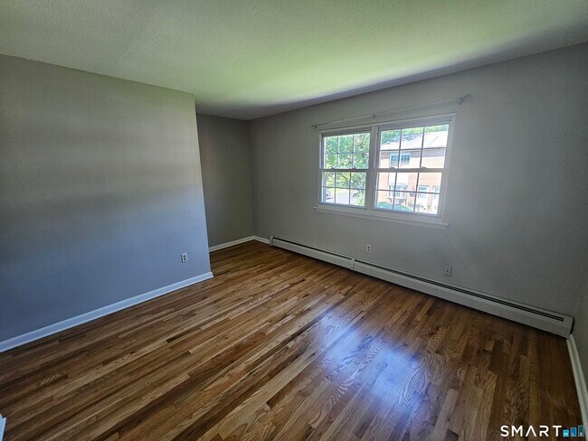 Building Photo - 55 Beths Ave