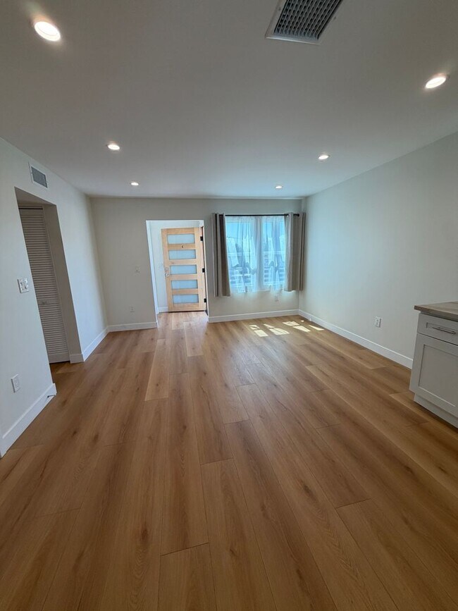Building Photo - 1045 Sonora Ave