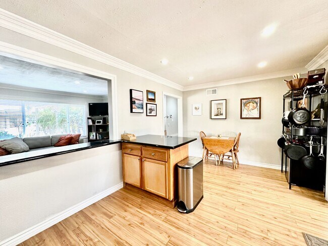 Building Photo - 10216 Empress Ave
