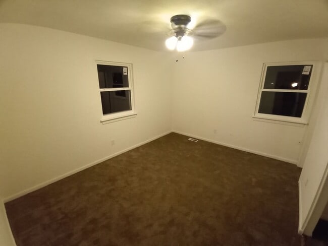 Building Photo - Three bedroom two and one half bath end unit townhome