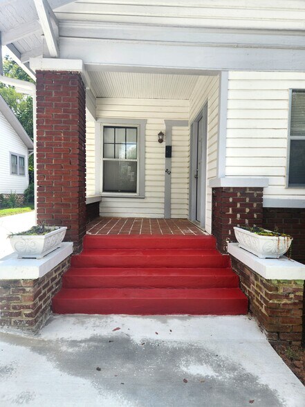 Building Photo - 513 10th Ct S