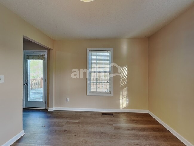 Building Photo - 76 Oak Springs Ln