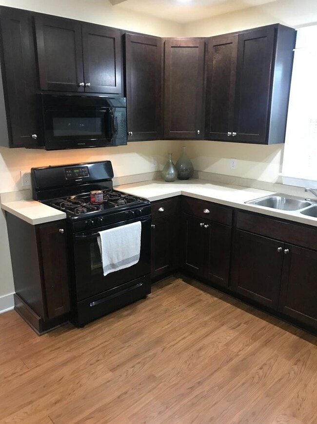 Building Photo - 4 Bedroom, 2 Bath Home available July 2025...