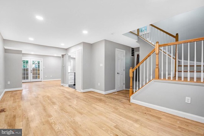 Building Photo - 2540 S Walter Reed Dr