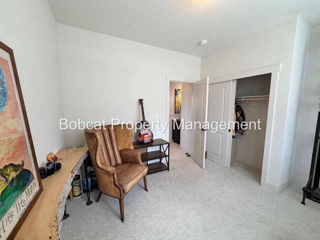 Building Photo - 1128 Grove St