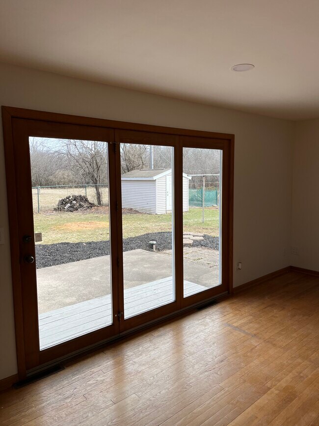 Building Photo - 1202 N Green Grove Rd