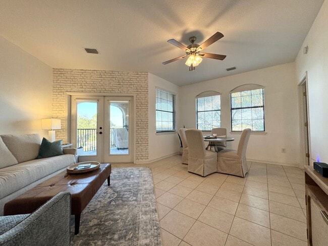 Building Photo - Gorgeous 3BD/2BA Waterfront Corner Unit in Gated Community!