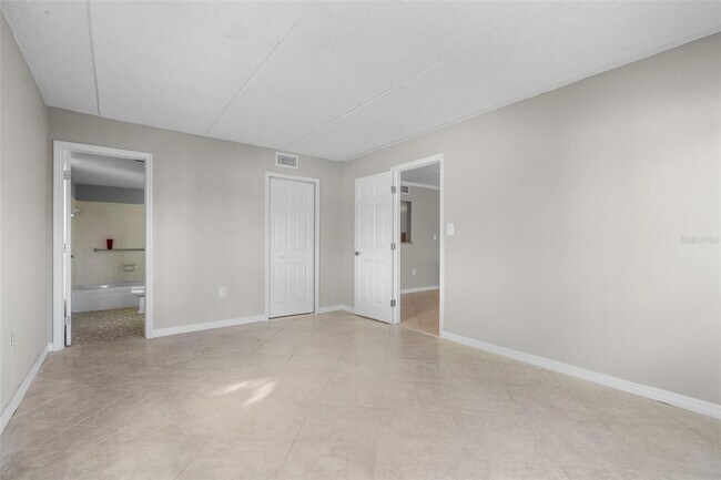 Building Photo - 464 N Paula Dr