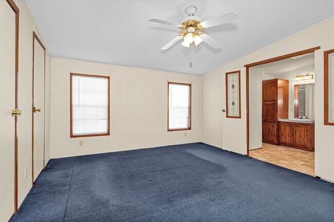 Building Photo - 11261 Rose Rd