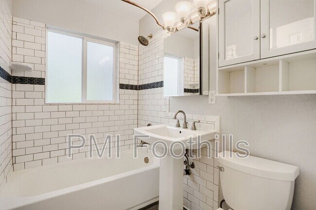 Building Photo - 2949 S Dexter Way
