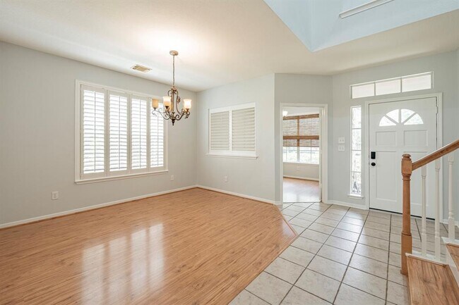 Building Photo - 203 W Sundance Cir